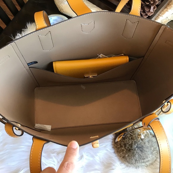 Michael Kors Cassie tote wallet & fur charm set - Picture 5 of 7